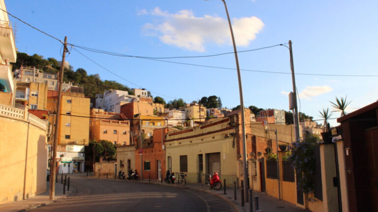 A serene backstreet around Gràcia in the late afternoon