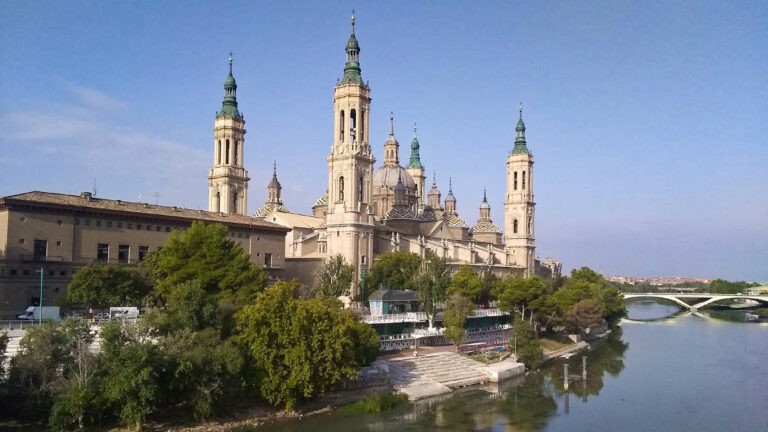 Panoramic view of the Basilica del Pilar