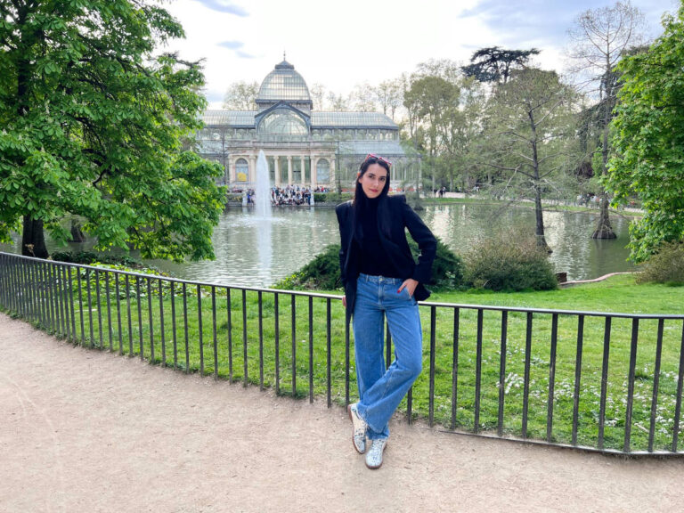 Travel Lemming writer Clara Kesseler posing for a photo in front of the Palacio Cristal