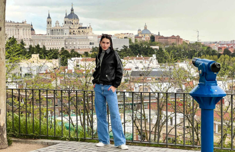 Travel Lemming writer Clara Kesseler posing for a photo on a hill overlooking Madrid