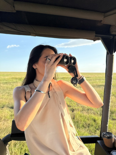 Travel Lemming writer Clara Kesseler, looking around through the binoculars