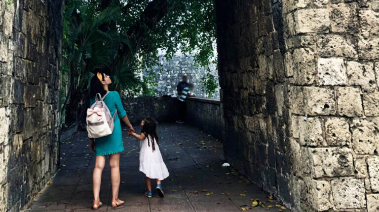 The author Claudicet and her daughter exploring the Zona Colonial