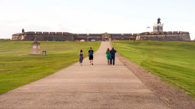 Couples walking together to Castillo San Felipe del Morro