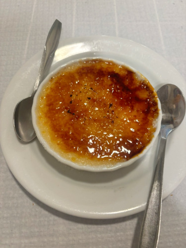 Closeup look of the crème brûlée from Casa Dias