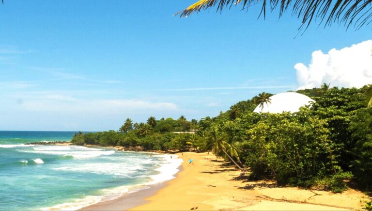 The clear blue sky in Domes Beach in Rincon