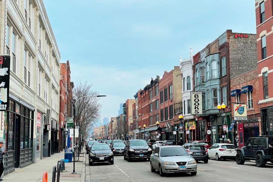 Cars and establishments in Downtown Wicker Park