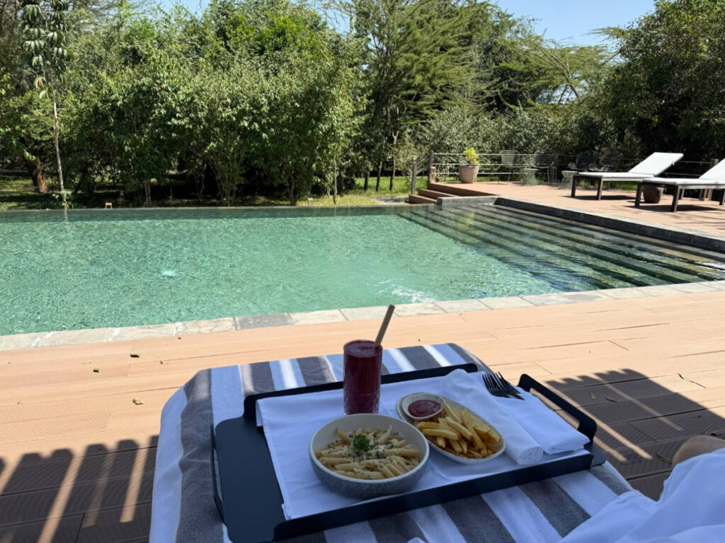 Food and drinks on the tray at the pool area