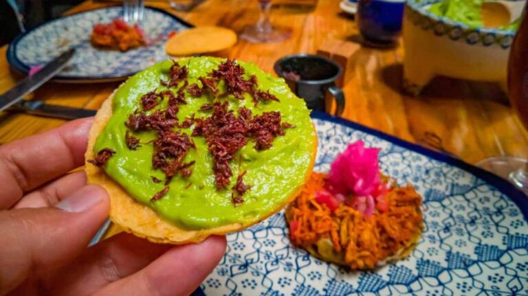 A guacamole tostada served in Azul Historico