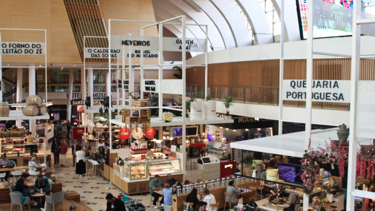 View of the stalls inside the Mercado Bom Sucesso