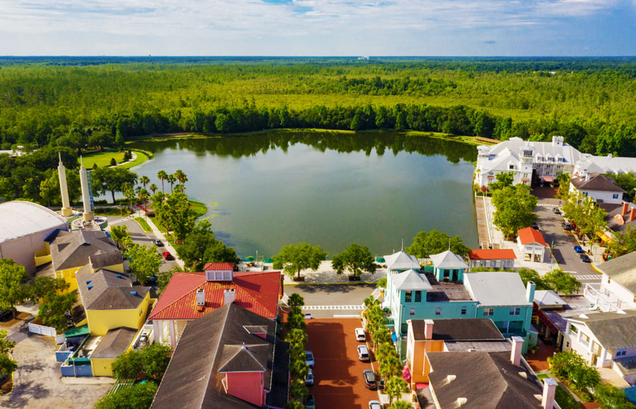 Aerial view of Lake Rianhard and the residential area that surrounds it