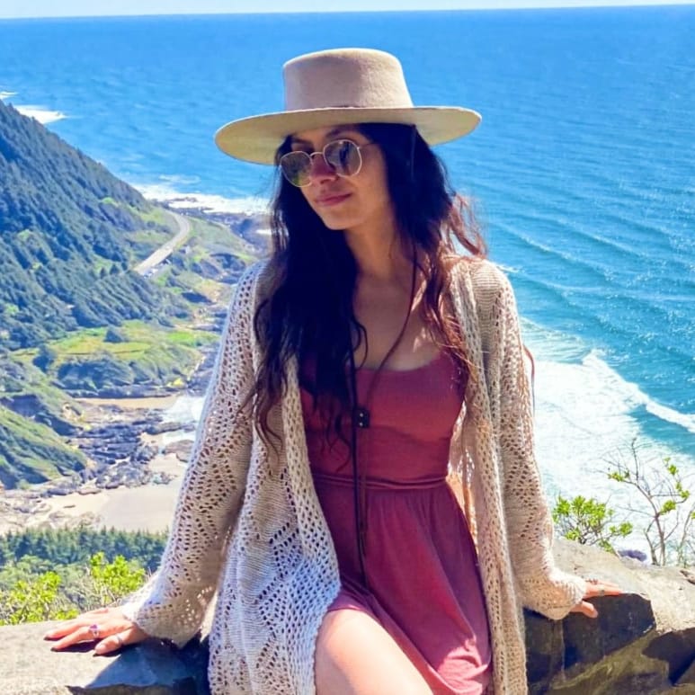 Travel Lemming Writer, McKenna posing at the Coastal Viewpoint