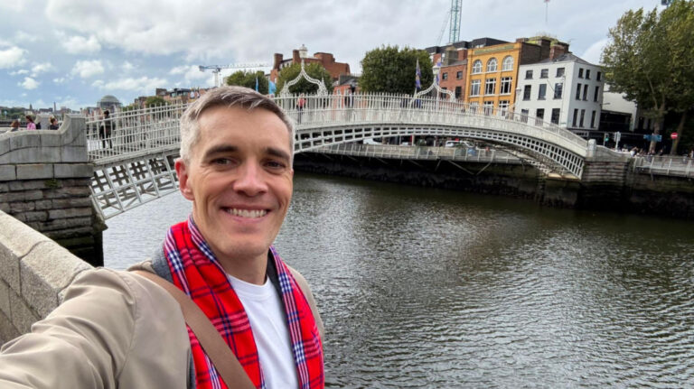 Travel Lemming founder Nate taking a selfie in front of Dublin’s Ha’Penny foot bridge