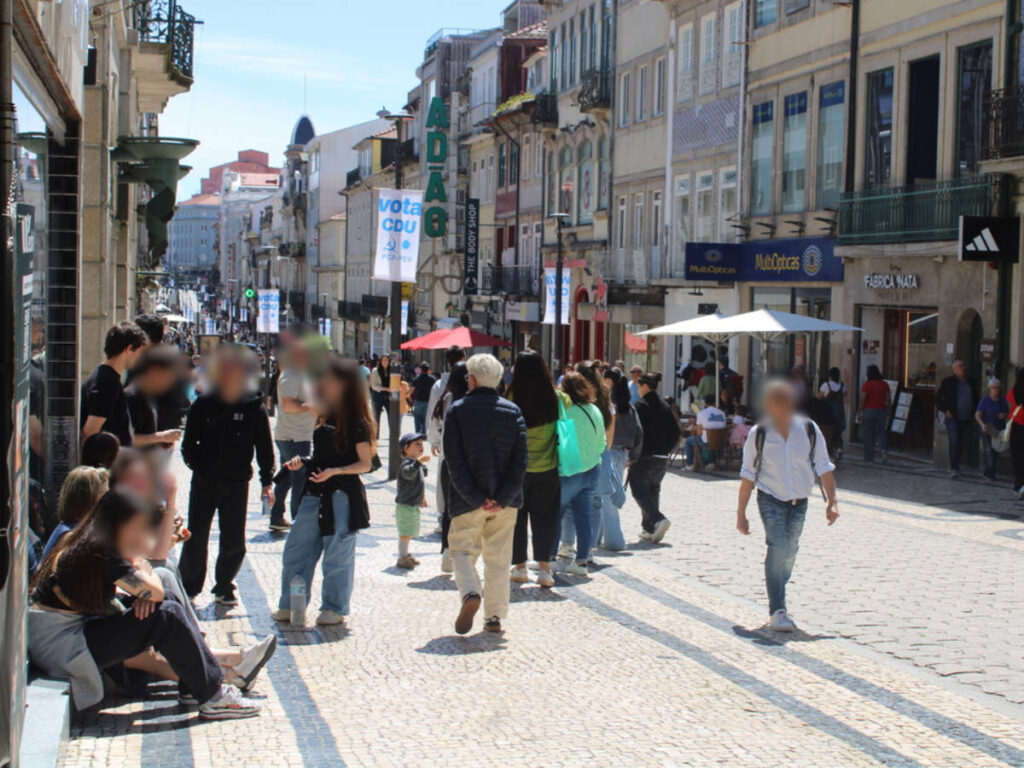 People wandering around the streets of Porto