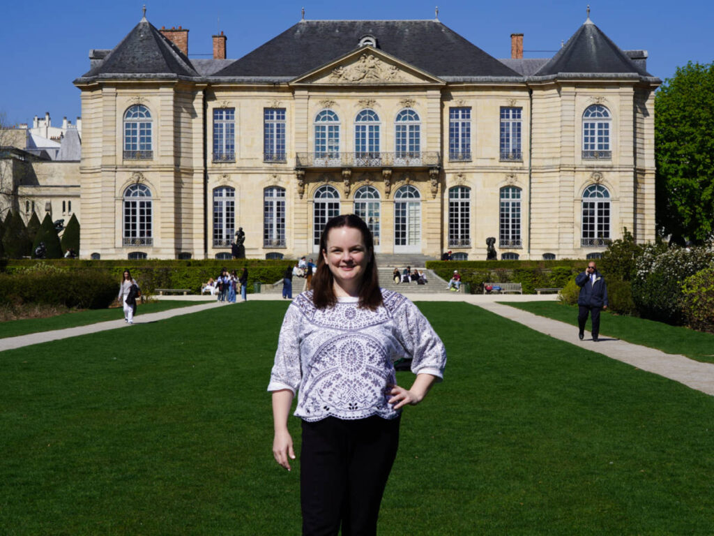 The author Rachel, posing for a photo in front of the Rodin Museum