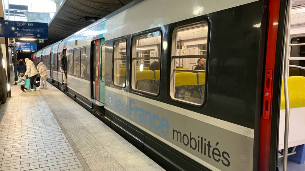 The RER train stopping at the Charles de Gaulle Airport station