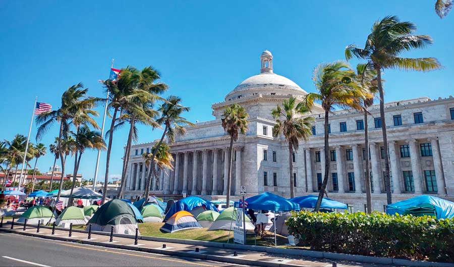 Panoramic view of the protesters in front of the San Juan Capitol
