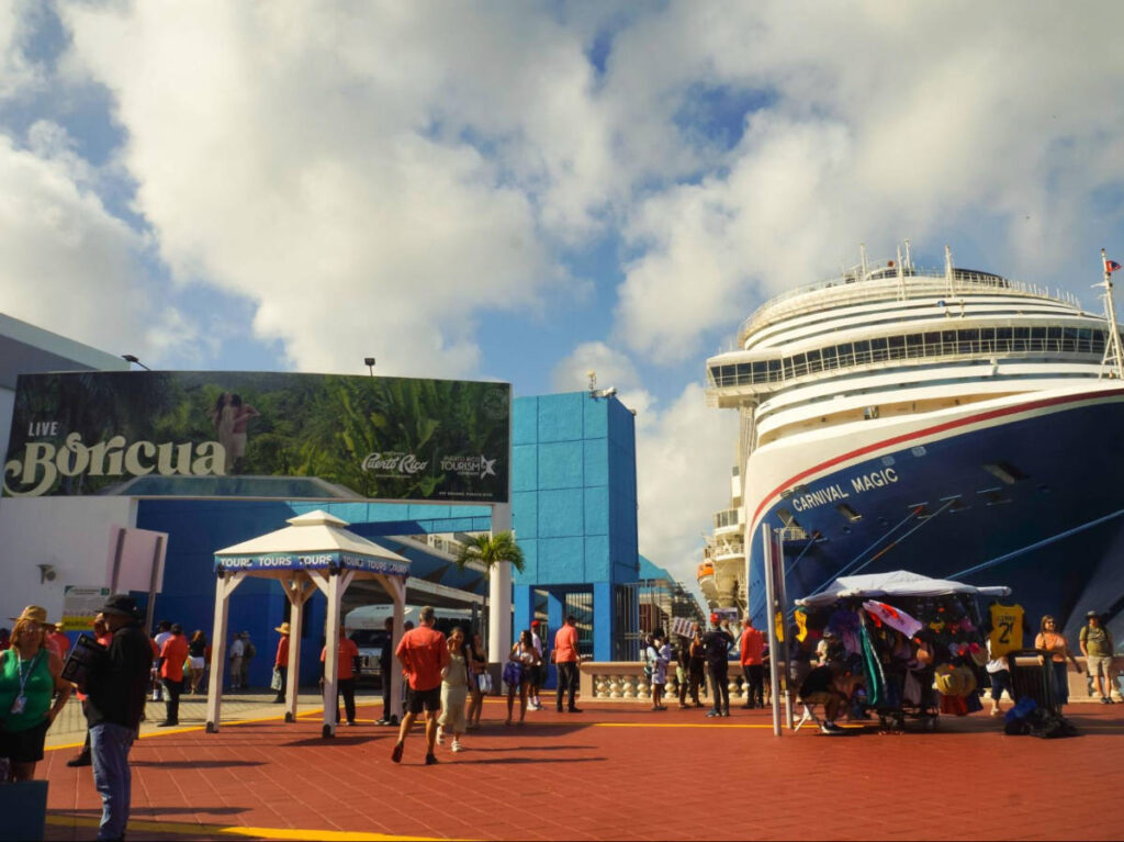 View of the crowd at the cruise port in San Juan