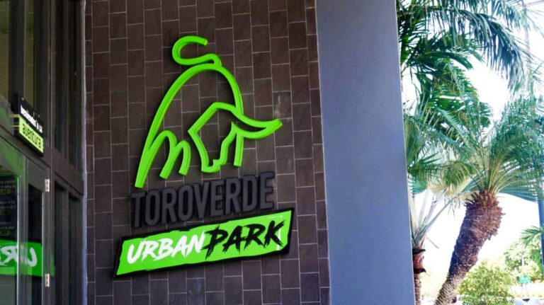 Neon signage of the Toro Verde Urban Park in San Juan
