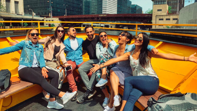 Travel Lemming author Niamh and her friends doing wacky poses in Chicago