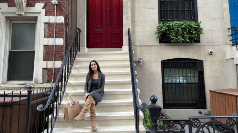 Travel Lemming Author Niamh on a stairway in NYC