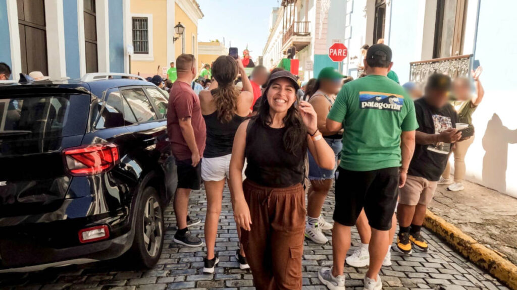 The author Vanessa Ramos enjoying with the tourists in Puerto Rico
