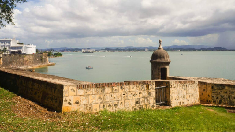 Overlooking view of the ocean from the Castillo San Felipe del Morro